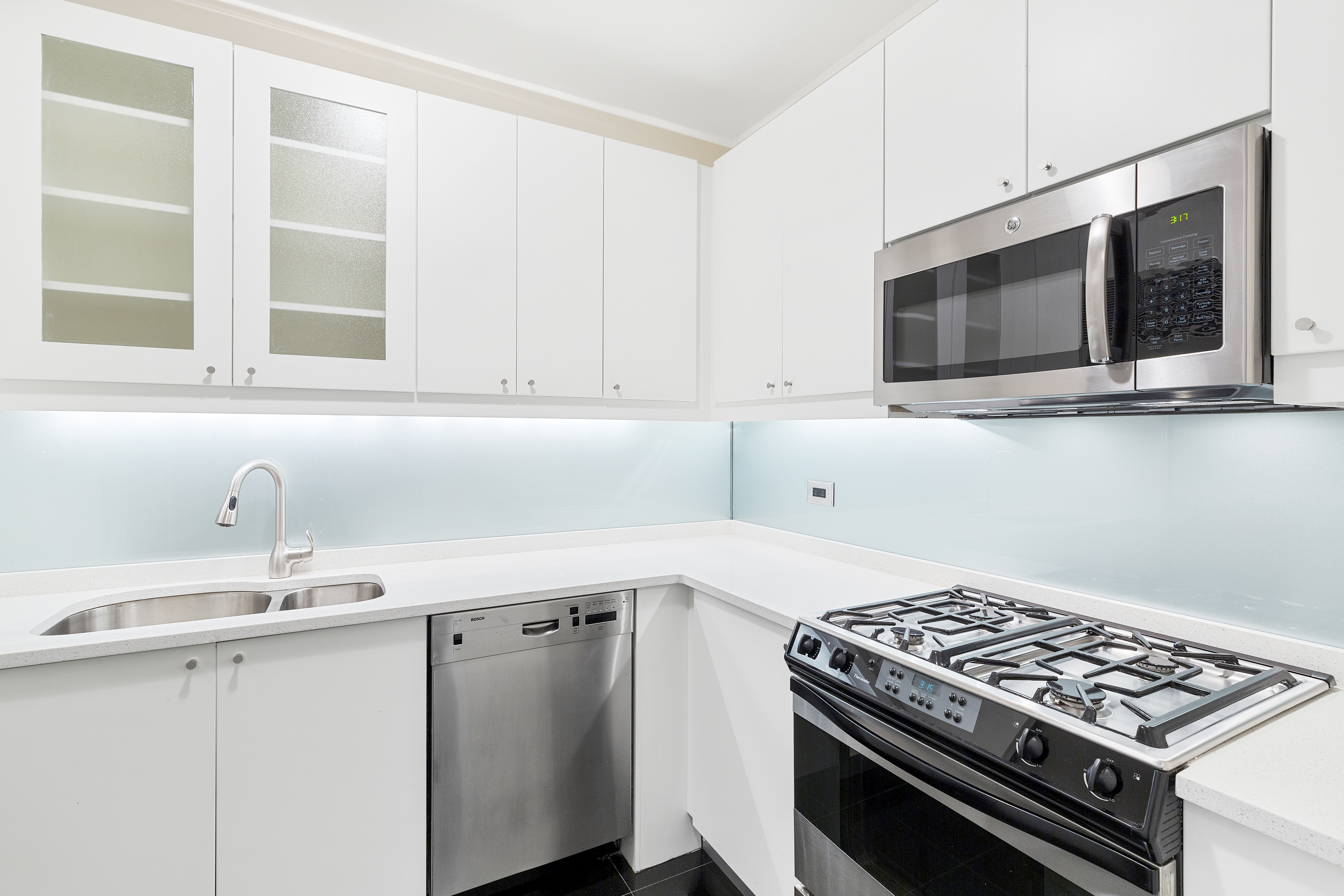 230 West 56th Street, Unit 60B Manhattan, NY 10019 - Photo 5 of 7