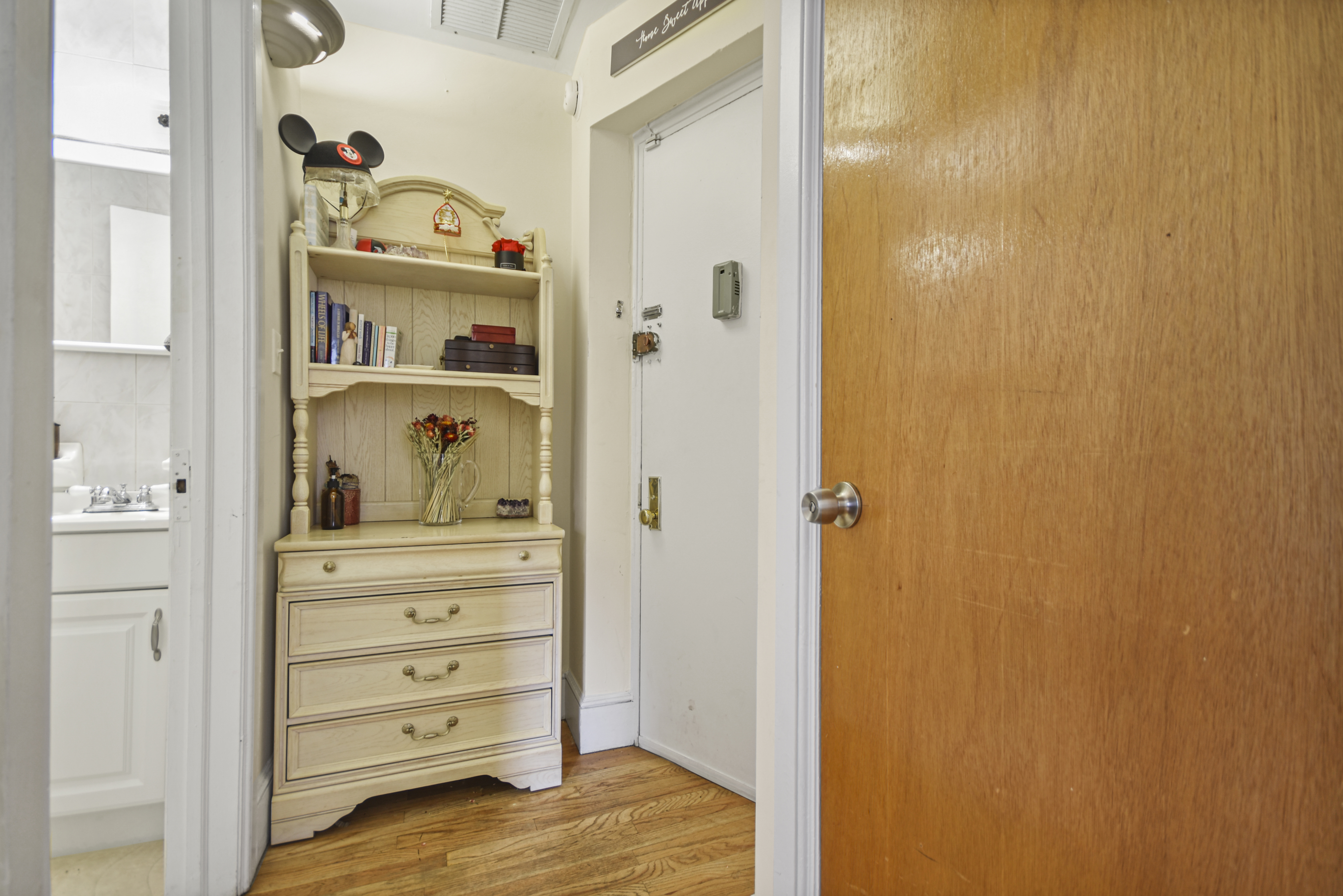 247 East 81st Street, Unit 4C Manhattan, NY 10028 - Photo 4 of 7