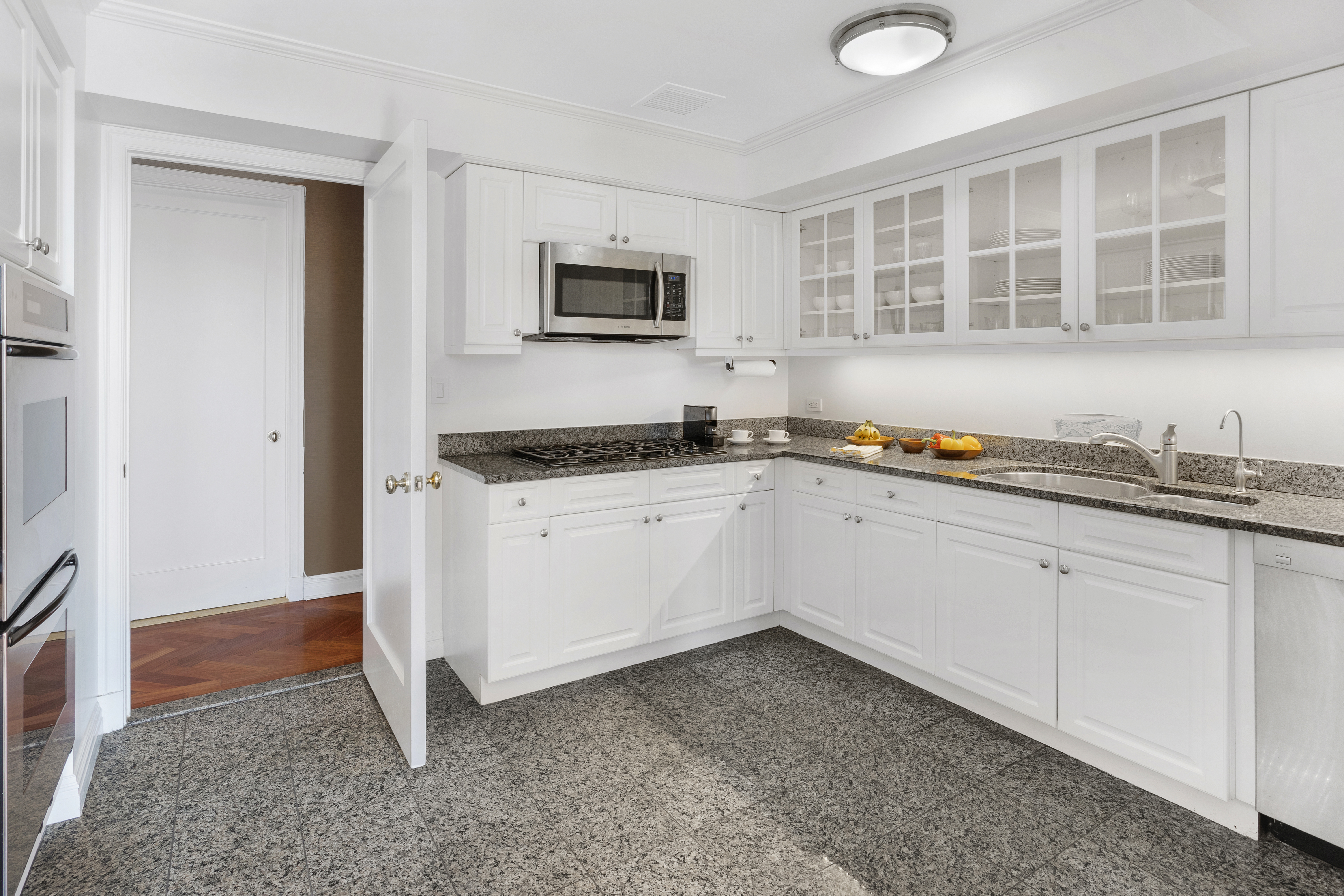 15 West 63rd Street, Unit 28B Manhattan, NY 10023 - Photo 3 of 15