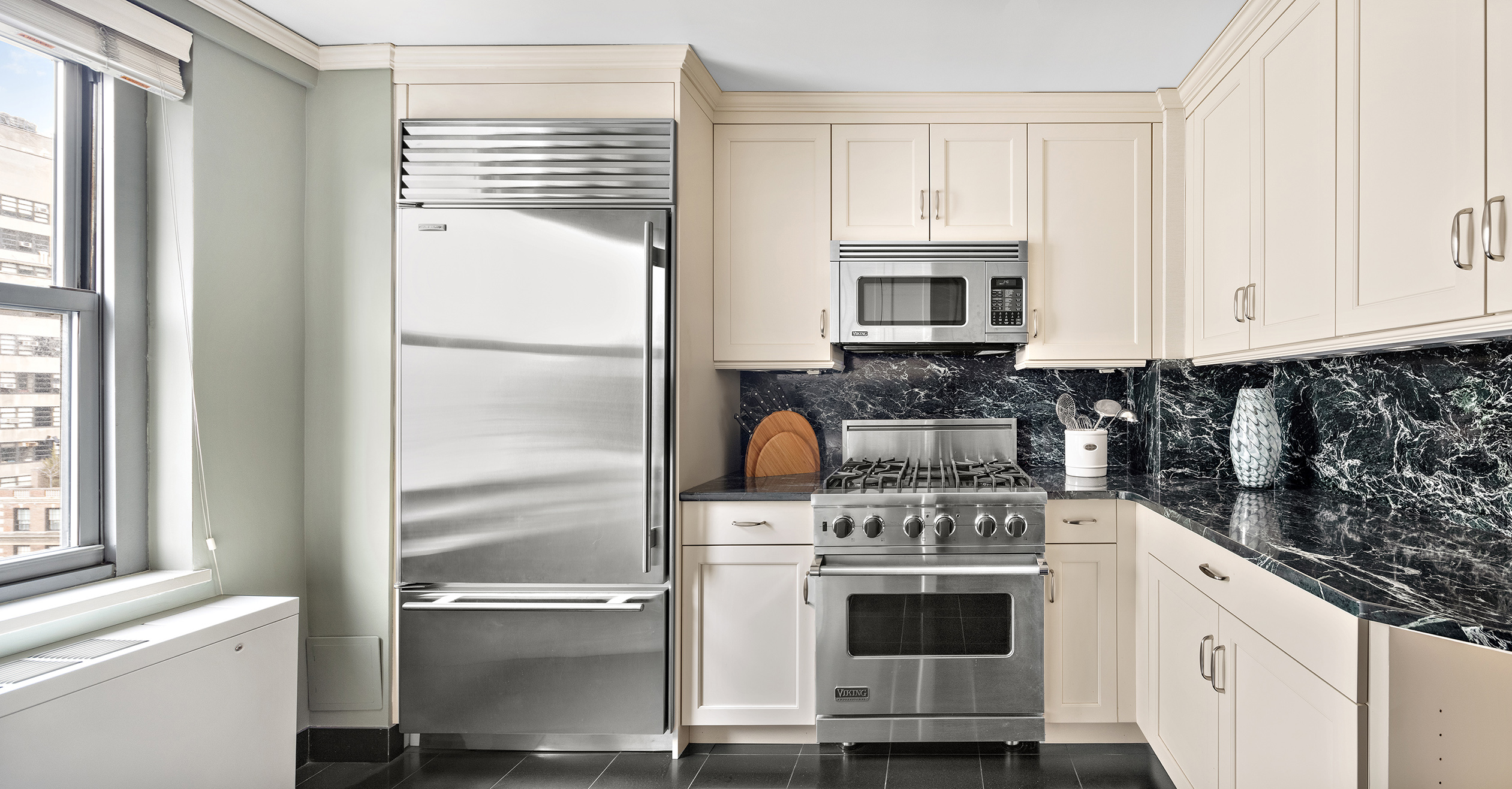 650 Park Avenue, Unit 15D Manhattan, NY 10065 - Photo 4 of 11