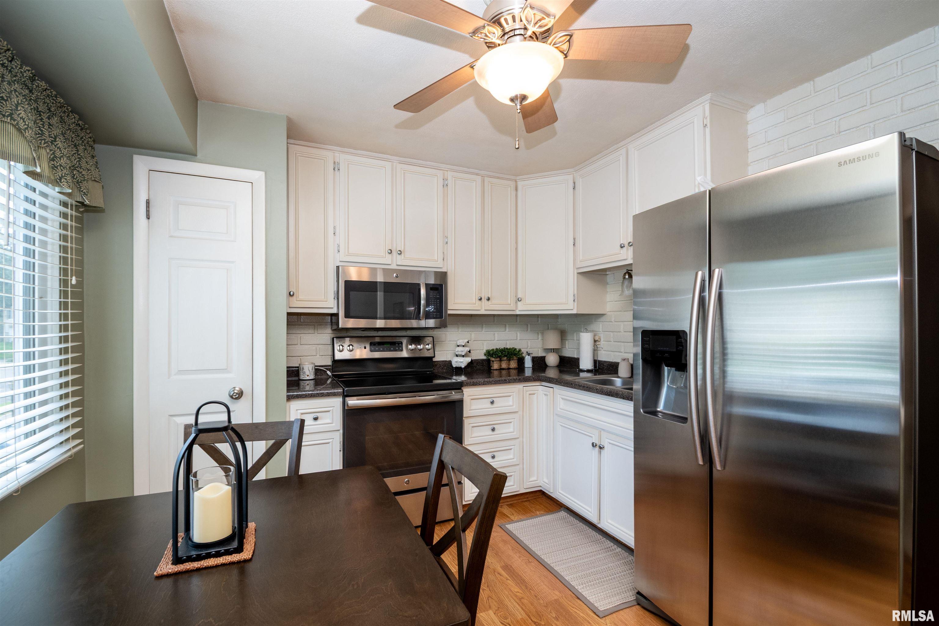 6203 North Randwick Road Peoria, IL 61615 - Photo 9 of 35
