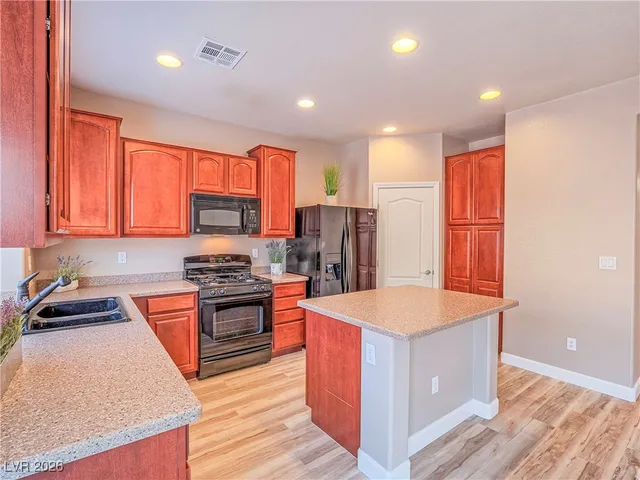 $2,350 | 7017 Whipple Manor Street, Las Vegas, NV 89166