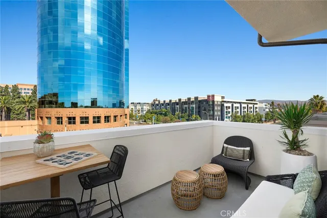 $999,990 | 1818 East 1st Street, Unit 500, Santa Ana, CA 92705