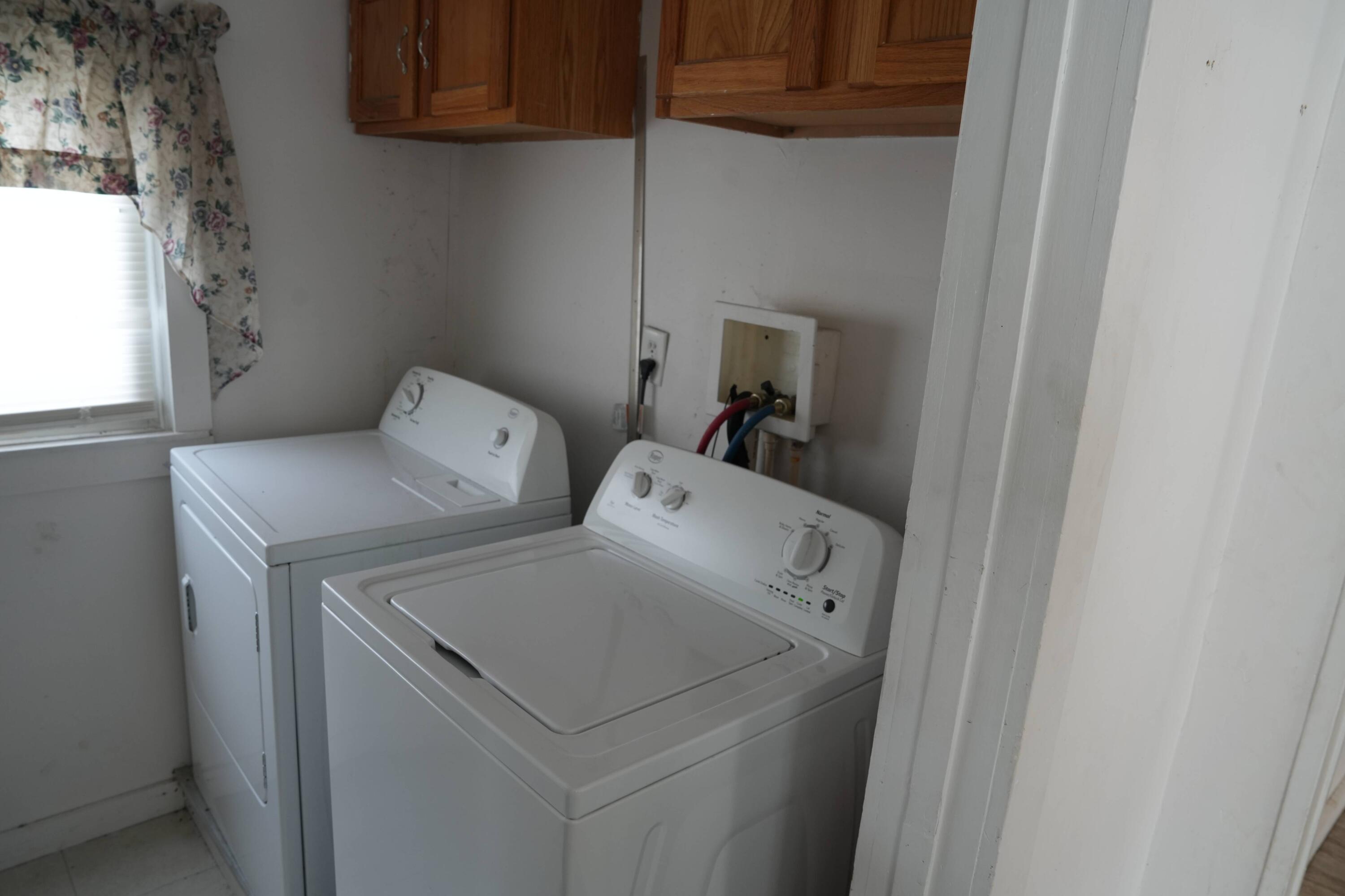 1002 Franklin Avenue Rochester, IN 46975 - Photo 9 of 15 a utility room with dryer and washer
