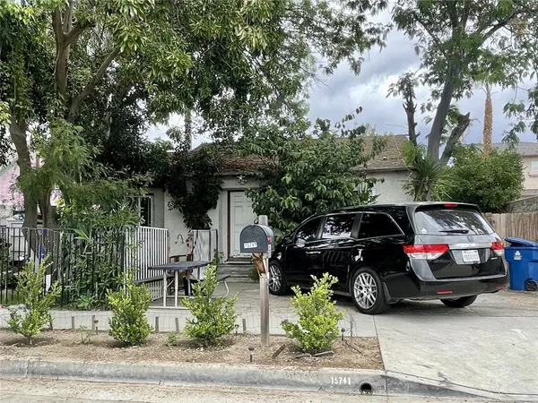 $786,500 | 15741 Wyandotte Street, Van Nuys, CA 91406