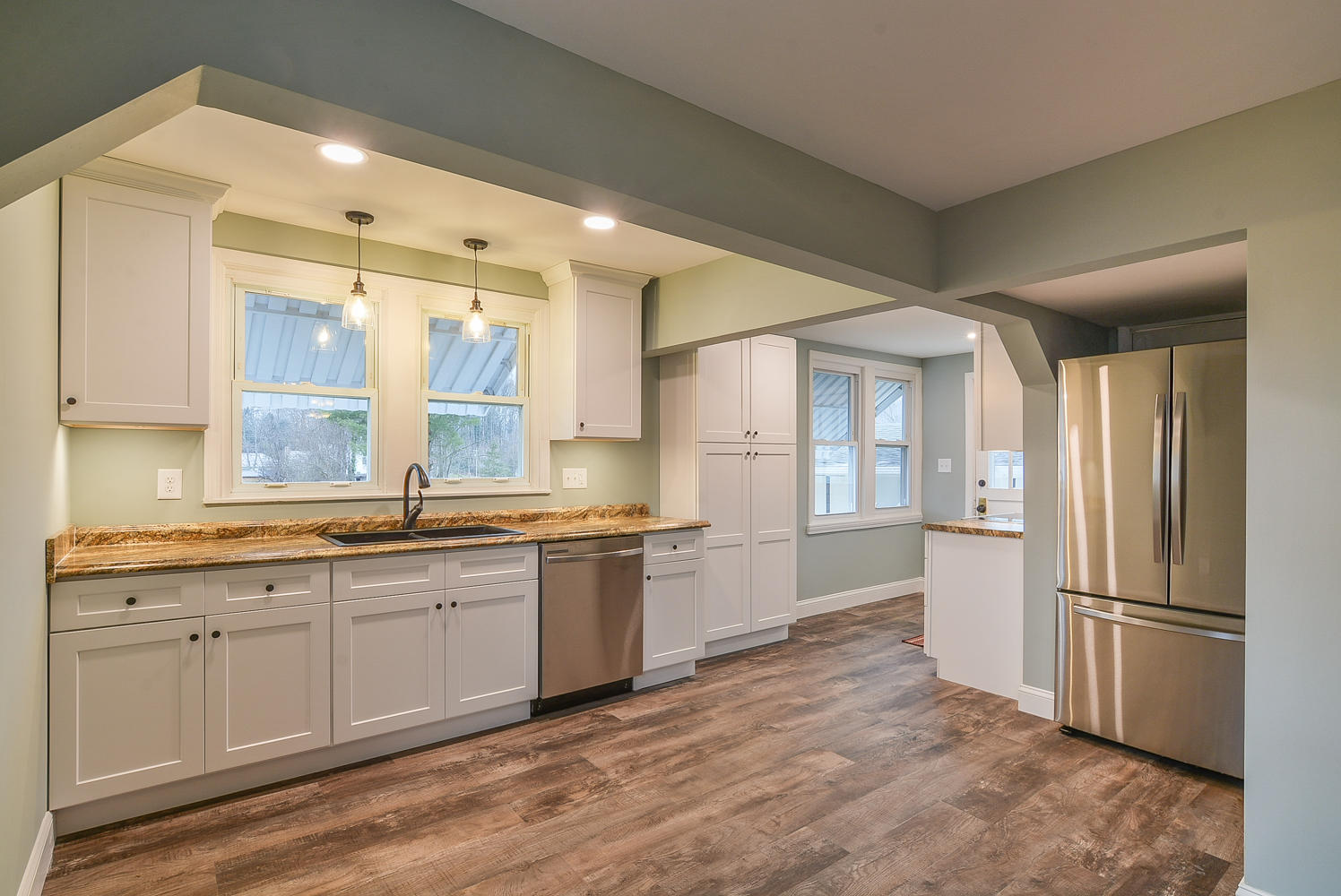 310 8th Street Erwin, TN 37650 - Photo 13 of 40 310 8th kitchen dining 3