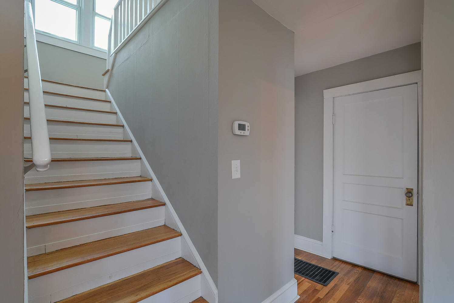 310 8th Street Erwin, TN 37650 - Photo 21 of 40 310 8th stairway