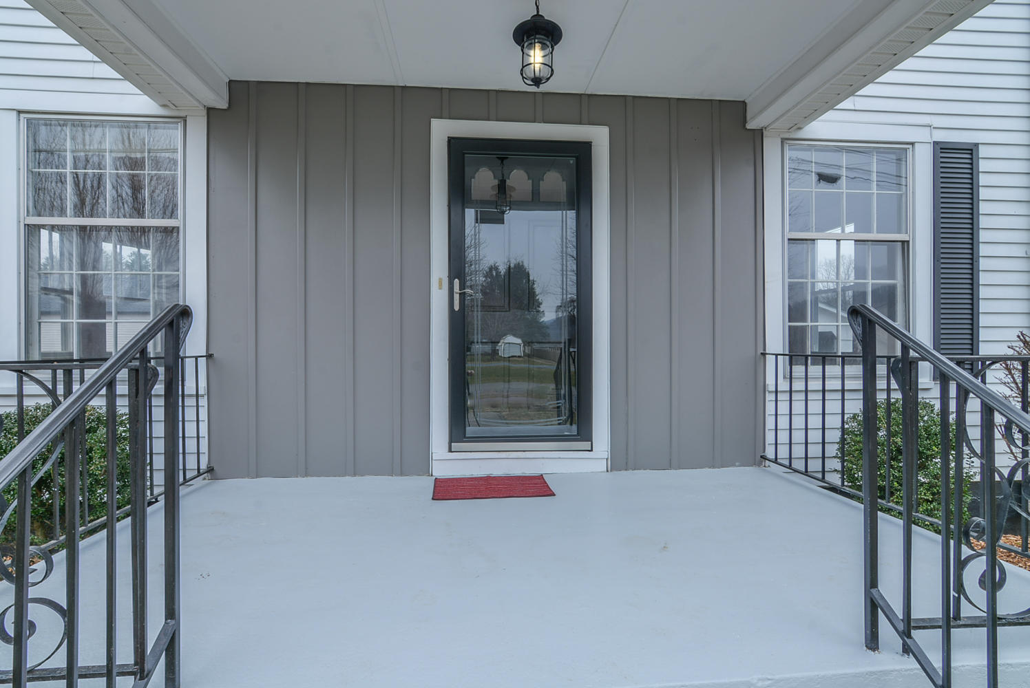 310 8th Street Erwin, TN 37650 - Photo 4 of 40 310 8th front entry