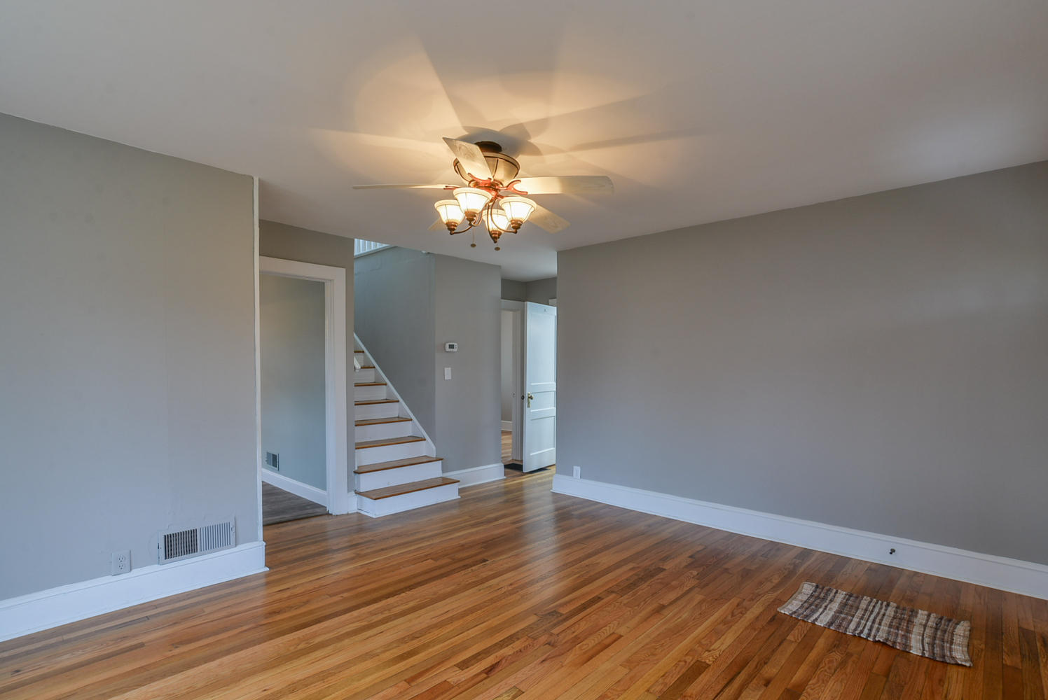 310 8th Street Erwin, TN 37650 - Photo 8 of 40 310 8th living room 3