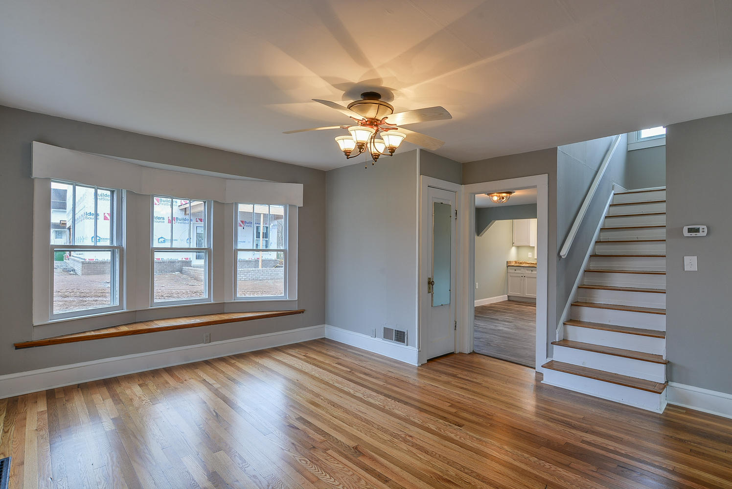310 8th Street Erwin, TN 37650 - Photo 10 of 40 310 8th living room 2