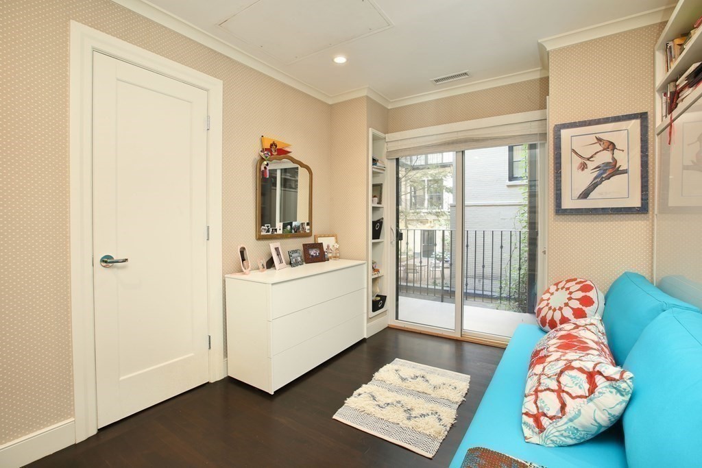 27 Chestnut Street, Unit 1A Boston, MA 02108 - Photo 11 of 16