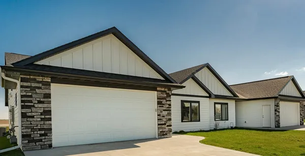 $389,900 | 158 Sandstone Drive Northwest, Eyota, MN 55934