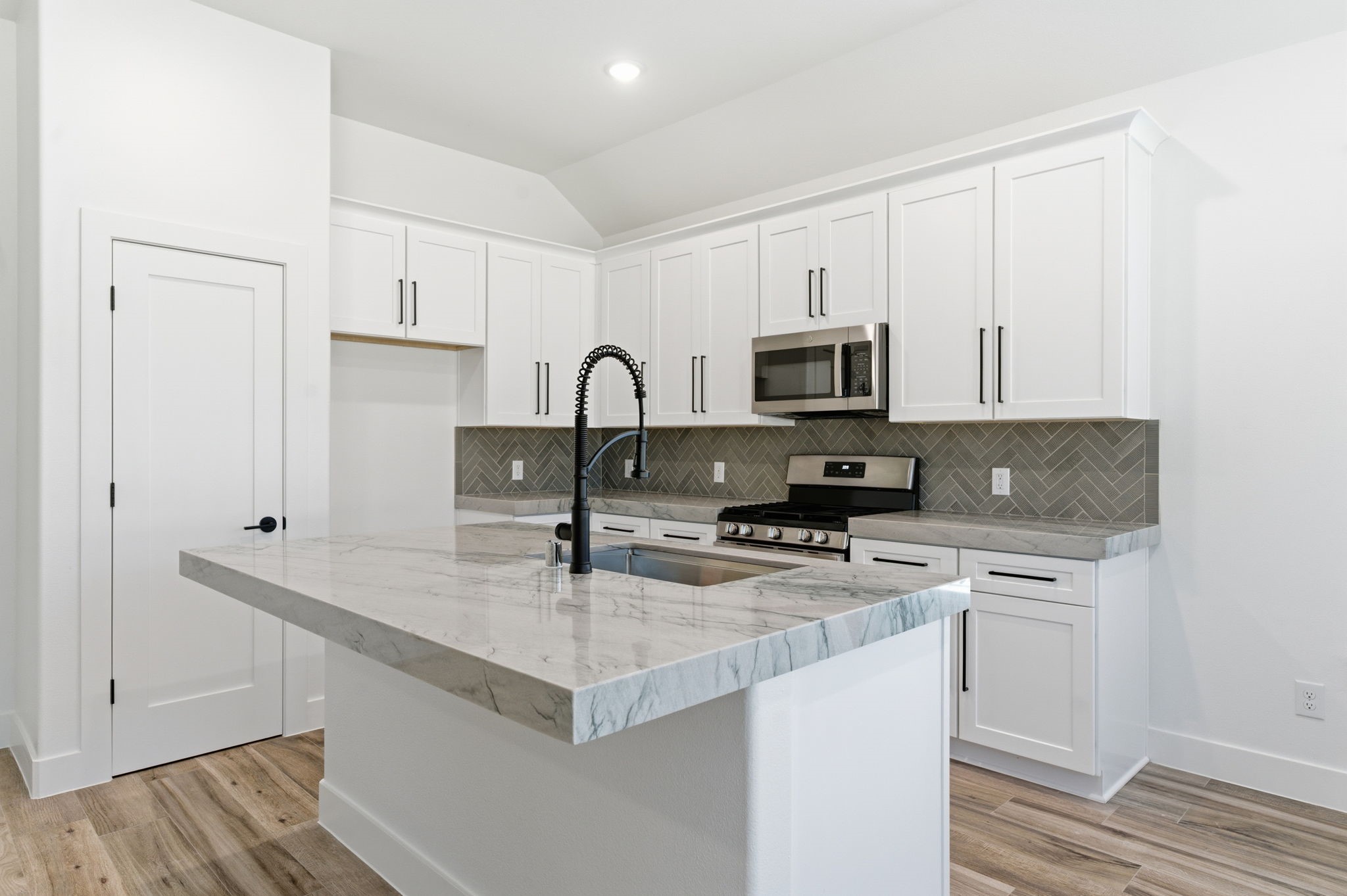 5227 Sunshine Point Willis, TX 77318 - Photo 9 of 33 KITCHEN IS VERY NICE