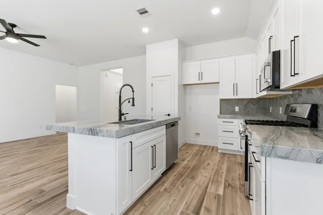 $2,775 | 5227 Sunshine Point, Willis, TX 77318