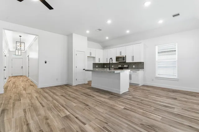 $2,775 | 5227 Sunshine Point, Willis, TX 77318