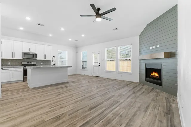 $2,775 | 5227 Sunshine Point, Willis, TX 77318