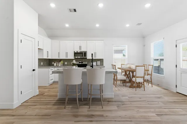 $2,775 | 5227 Sunshine Point, Willis, TX 77318