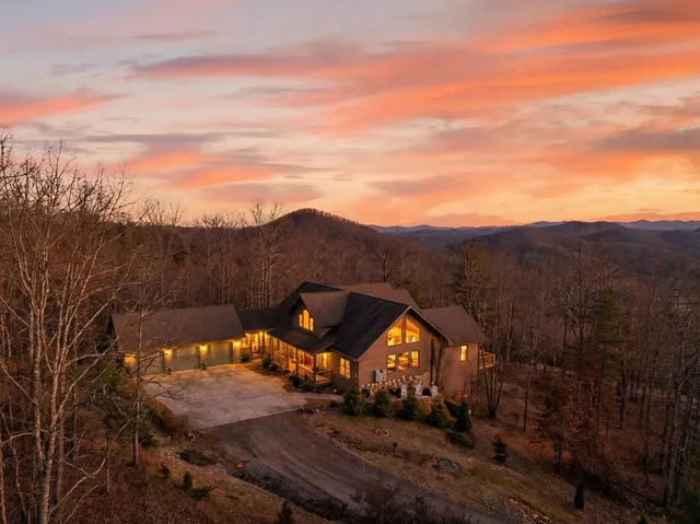 $999,999 | 200 Twelve Oaks Trail, Murphy, NC 28906