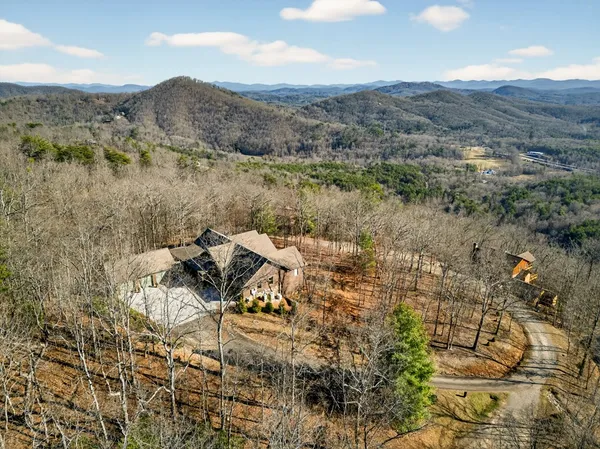 $999,999 | 200 Twelve Oaks Trail, Murphy, NC 28906