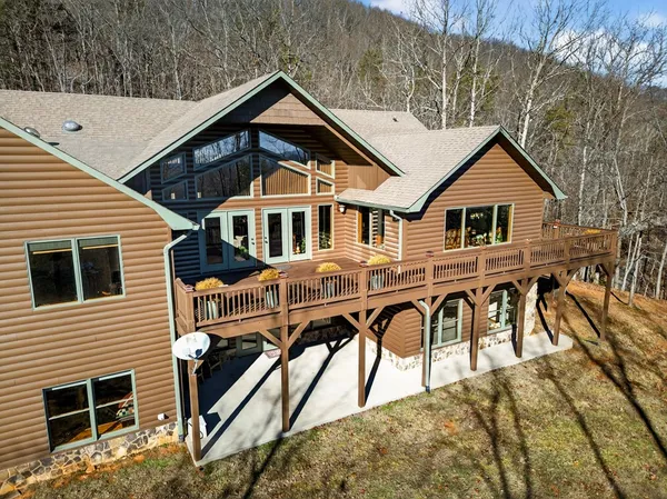$999,999 | 200 Twelve Oaks Trail, Murphy, NC 28906