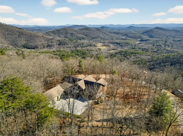 $999,999 | 200 Twelve Oaks Trail, Murphy, NC 28906