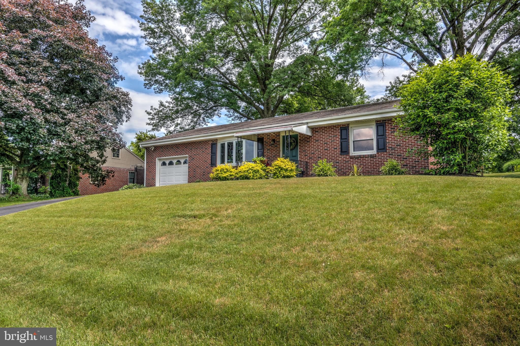 870 Hopeland Road Lititz, PA 17543 - Photo 2 of 28 Front Exterior