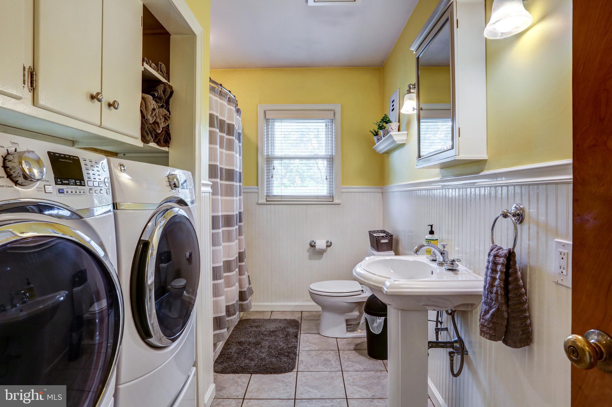 870 Hopeland Road Lititz, PA 17543 - Photo 18 of 28 Bathroom/Laundry