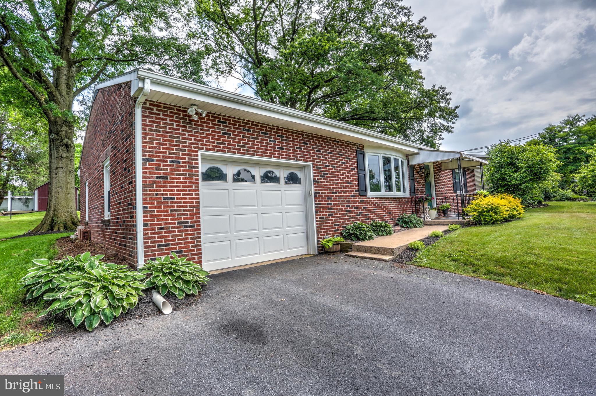 870 Hopeland Road Lititz, PA 17543 - Photo 3 of 28 Front Exterior