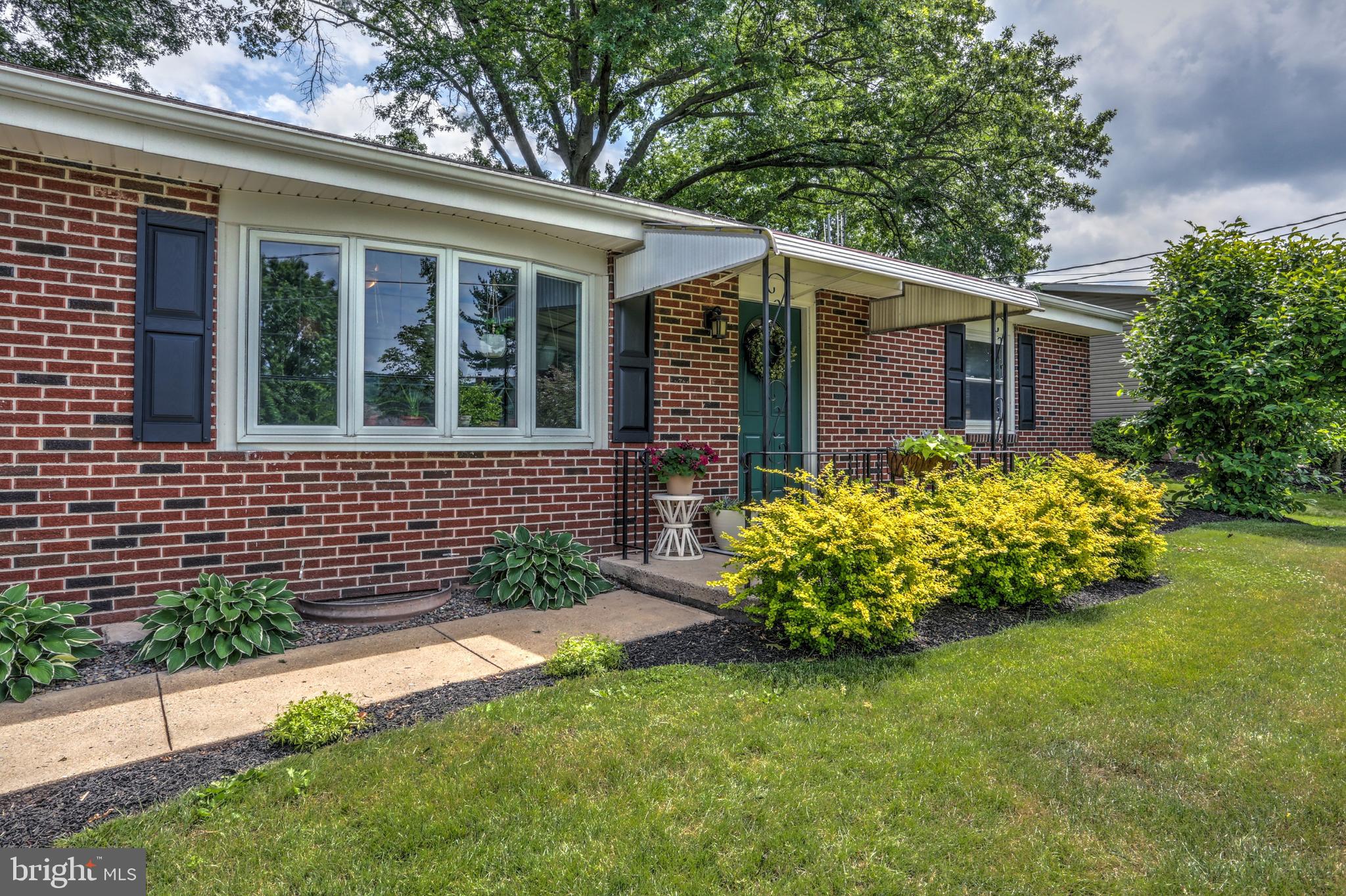 870 Hopeland Road Lititz, PA 17543 - Photo 4 of 28 Front Exterior