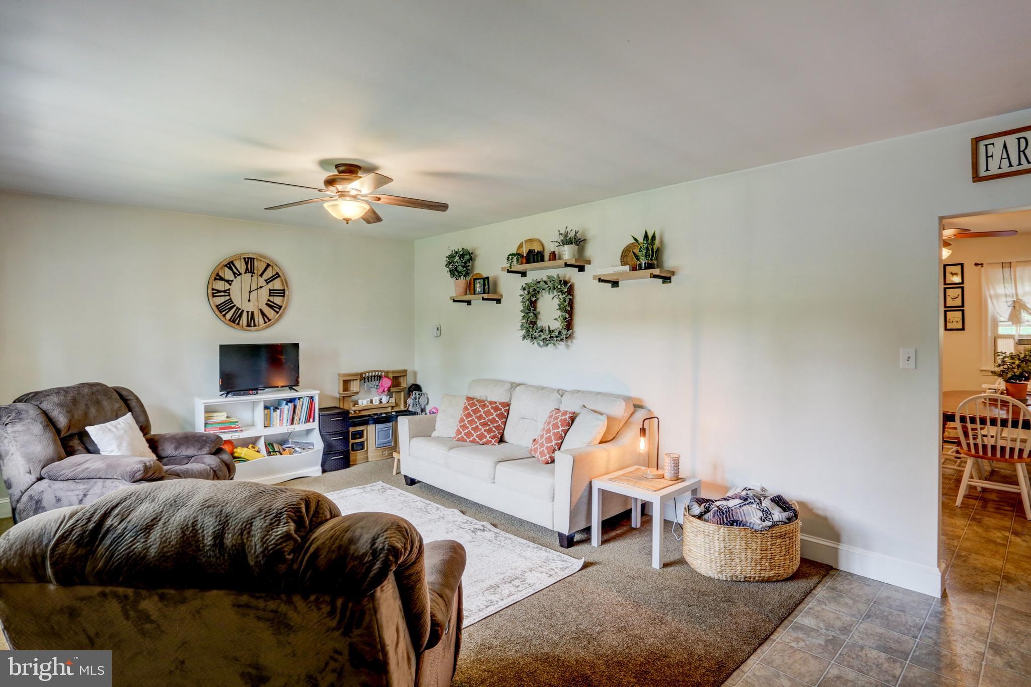 870 Hopeland Road Lititz, PA 17543 - Photo 6 of 28 Family Room