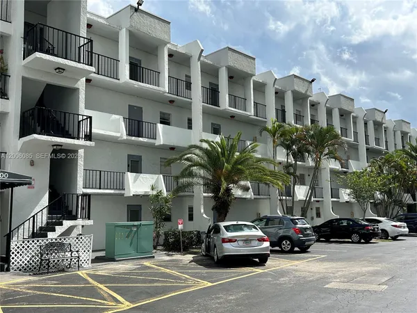 $1,600 | 3000 Sunrise Lakes Drive East, Unit 302, Sunrise, FL 33322