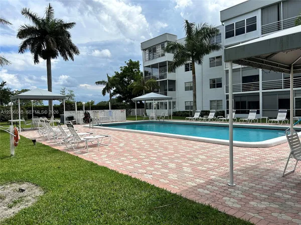 $1,600 | 3000 Sunrise Lakes Drive East, Unit 302, Sunrise, FL 33322