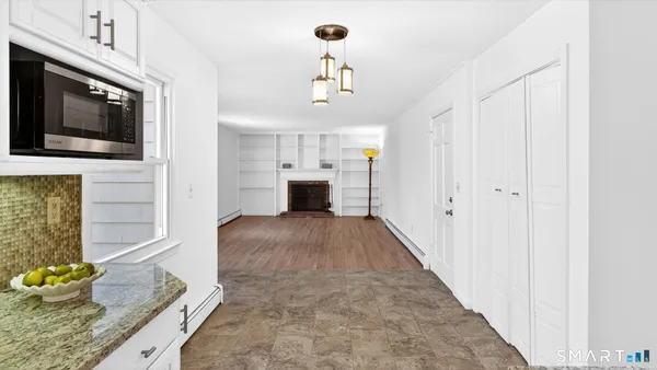 $550,000 | 28 Park Road, Simsbury, CT 06070