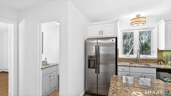 $550,000 | 28 Park Road, Simsbury, CT 06070