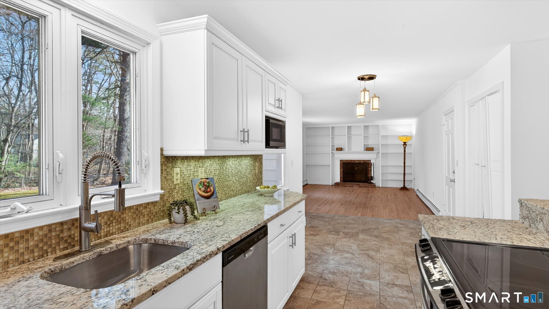 28 Park Road Simsbury, CT 06070 - Photo 5 of 40