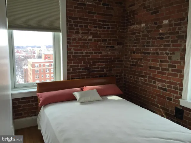 $2,400 | 1615 Q Street Northwest, Unit 913, Washington, DC 20009