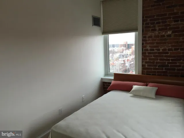 $2,400 | 1615 Q Street Northwest, Unit 913, Washington, DC 20009