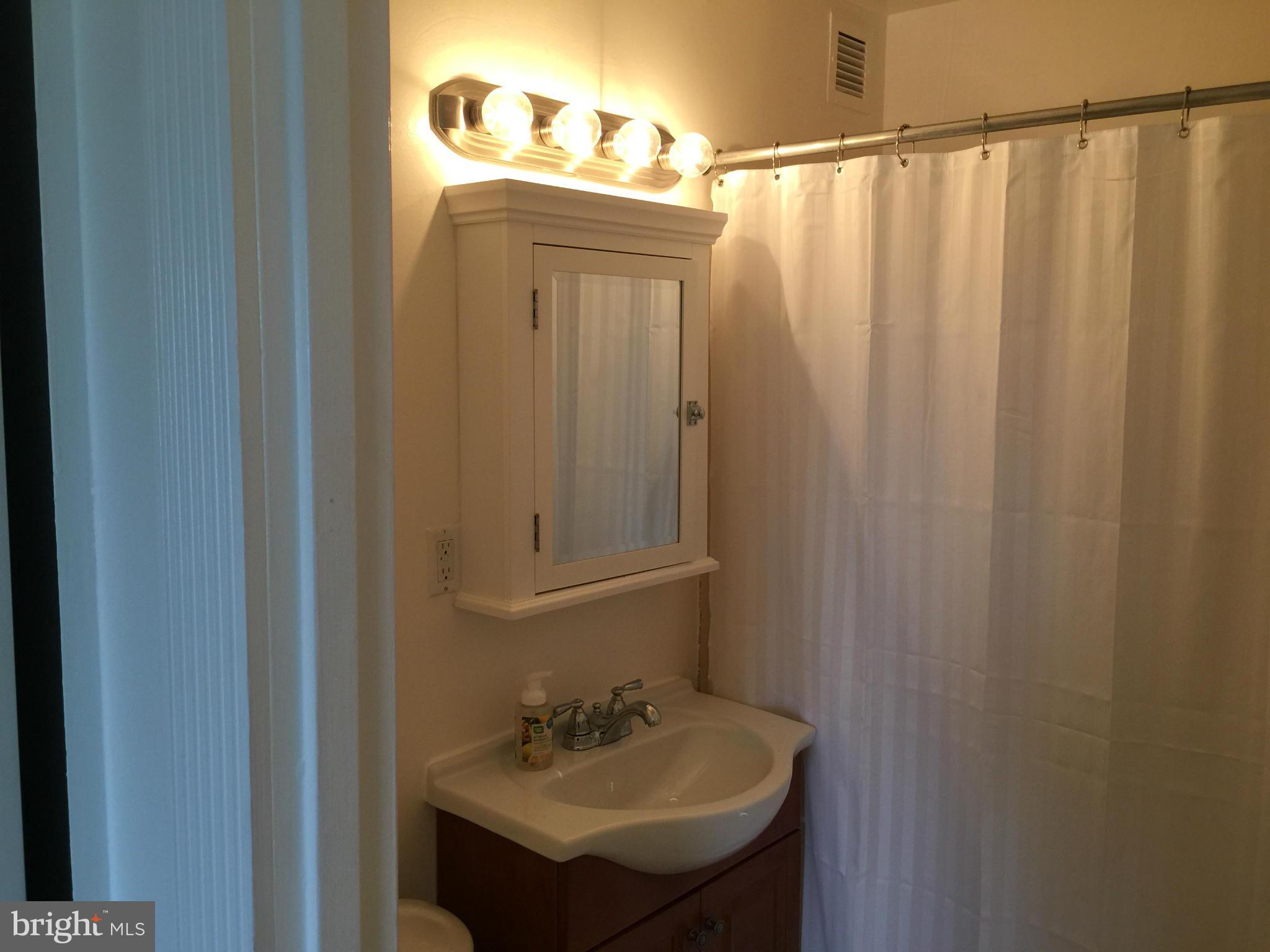 1615 Q Street Northwest, Unit 913 Washington, DC 20009 - Photo 23 of 24 Bath