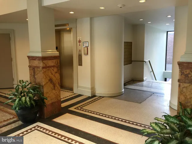 $2,400 | 1615 Q Street Northwest, Unit 913, Washington, DC 20009