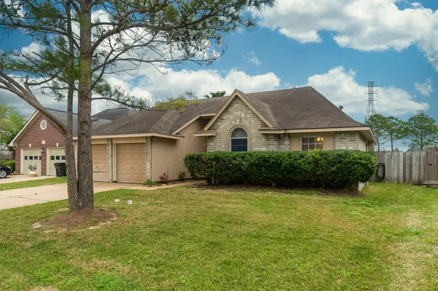 $2,100 | 5306 Acorn Court, League City, TX 77573