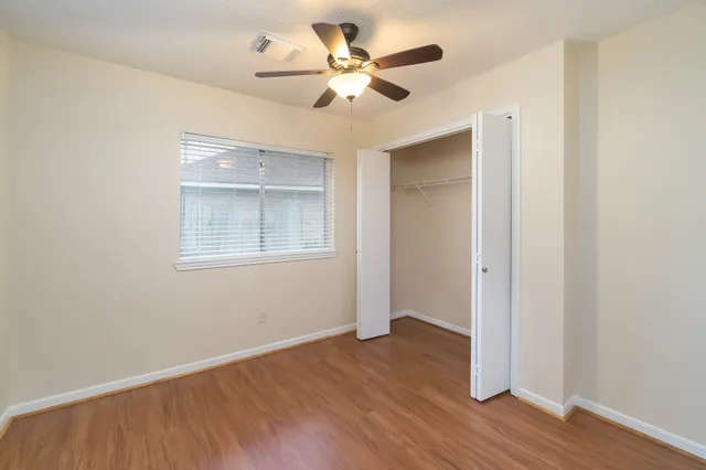 $2,100 | 5306 Acorn Court, League City, TX 77573