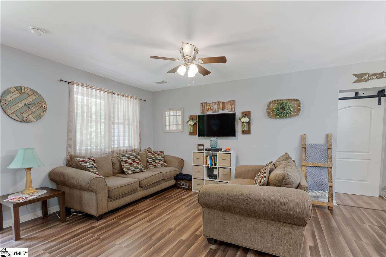 275 John High Road Campobello, SC 29322 - Photo 4 of 36