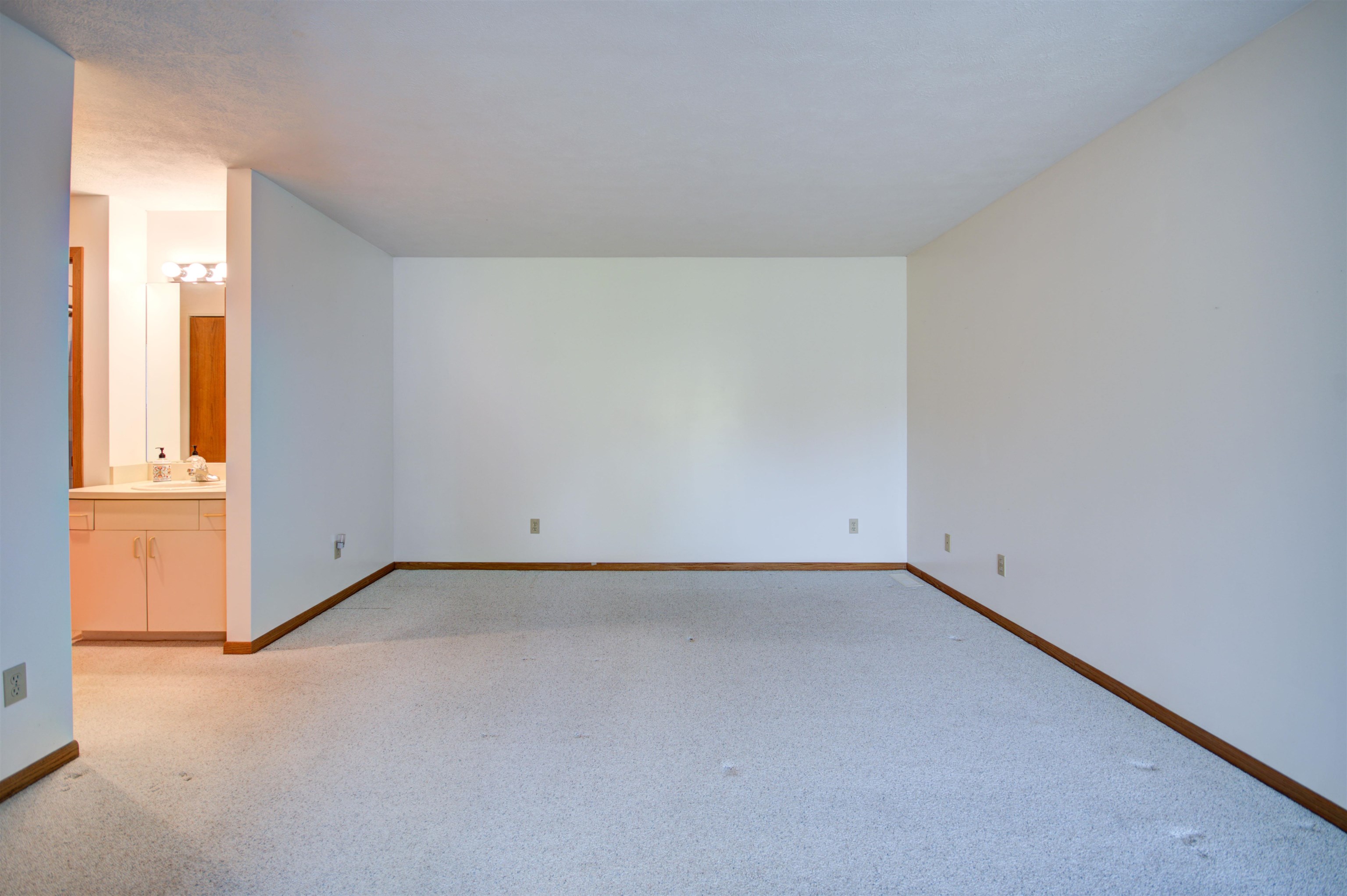2203 East Hammond Road Traverse City, MI 49686 - Photo 22 of 39 1910876-21.JPG