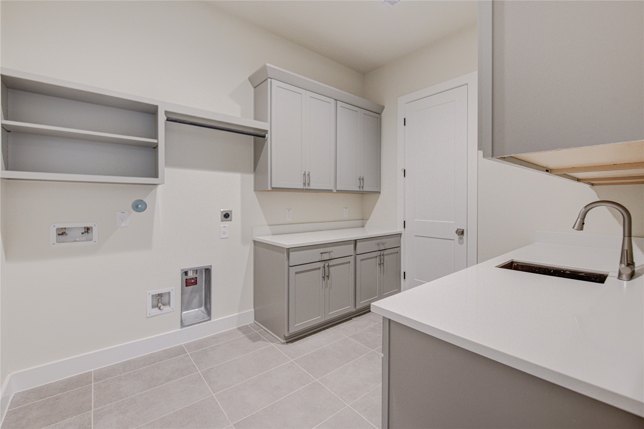 1504 Story Street Houston, TX 77055 - Photo 24 of 45 The laundry room is connected to the primary closet