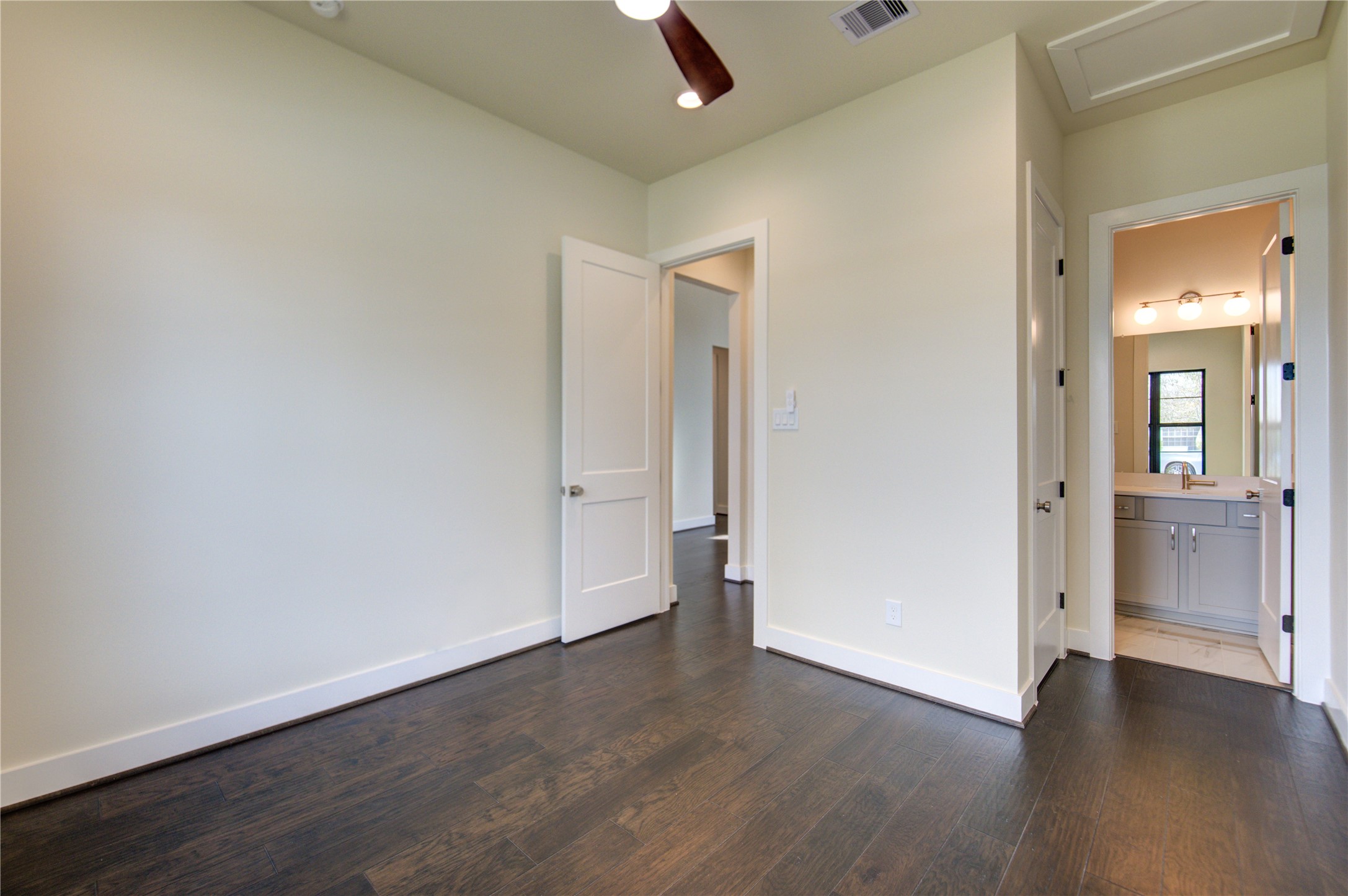 1504 Story Street Houston, TX 77055 - Photo 28 of 45 Another view of the secondary bedroom and ensuite