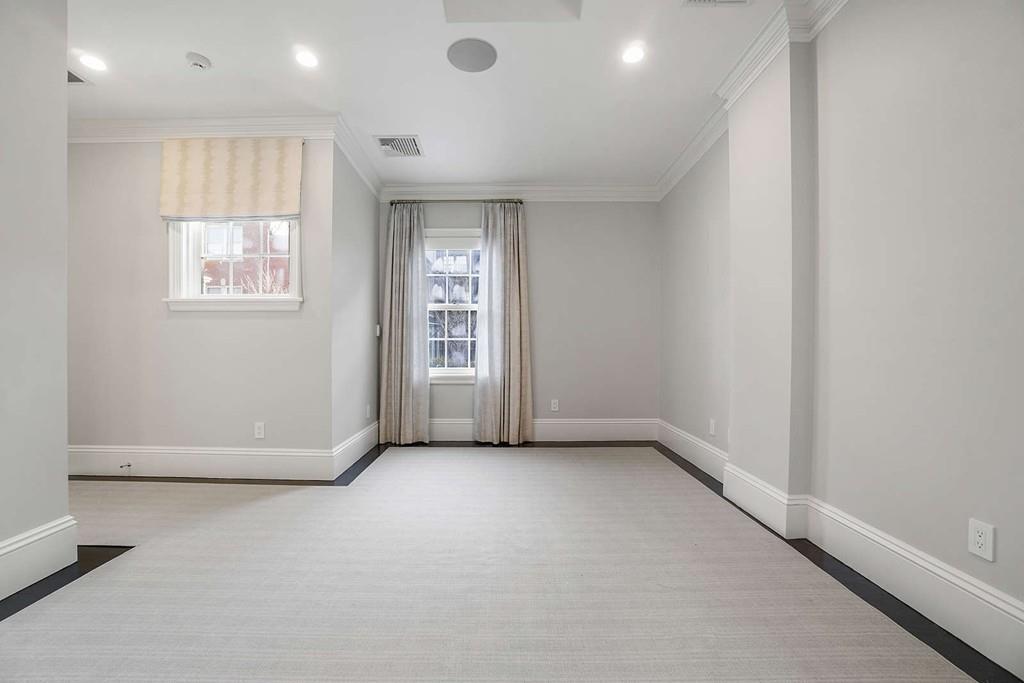 33 Beaver Place Boston, MA 02108 - Photo 17 of 22 an empty room with windows