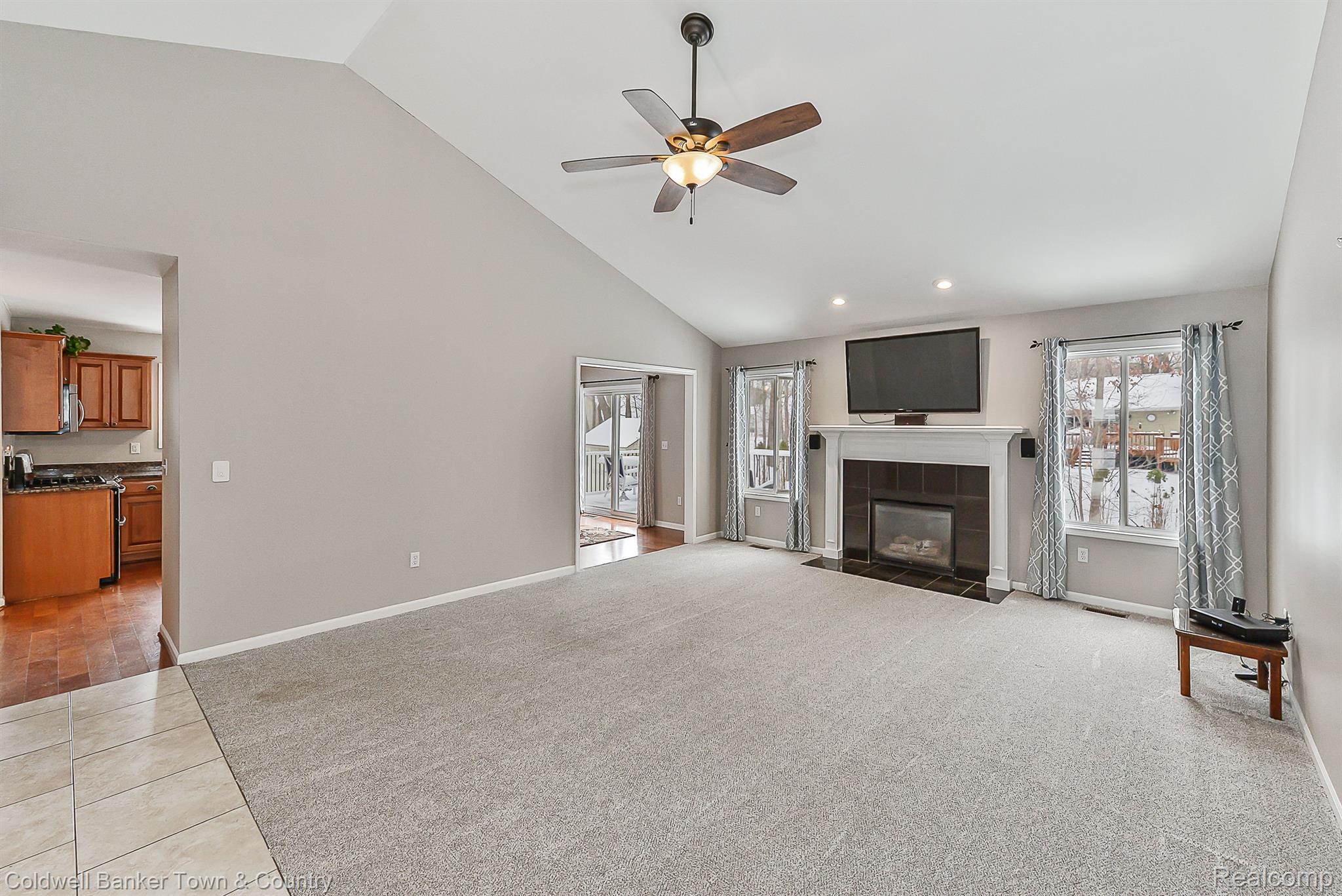 289 Crystal Howell, MI 48843 - Photo 10 of 41 Newark carpet