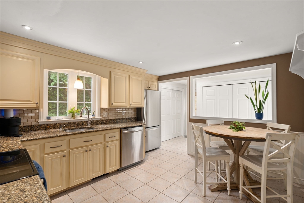15 Killeen Road Walpole, MA 02032 - Photo 2 of 22