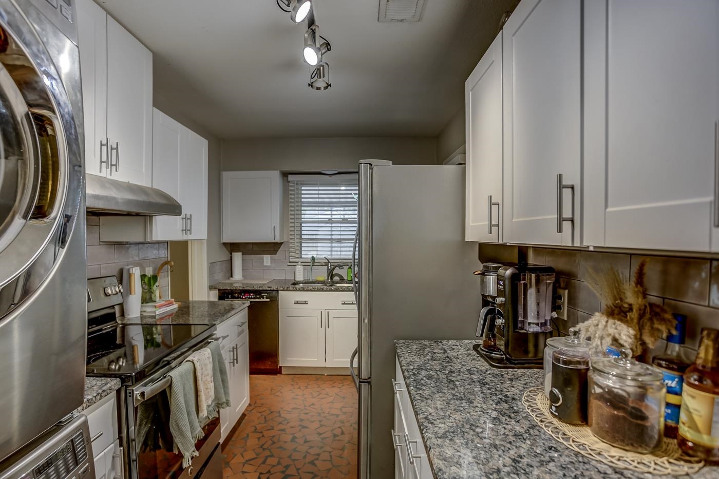 4464 Helene Road Memphis, TN 38117 - Photo 11 of 27 a kitchen with stainless steel appliances granite countertop a sink stove and refrigerator