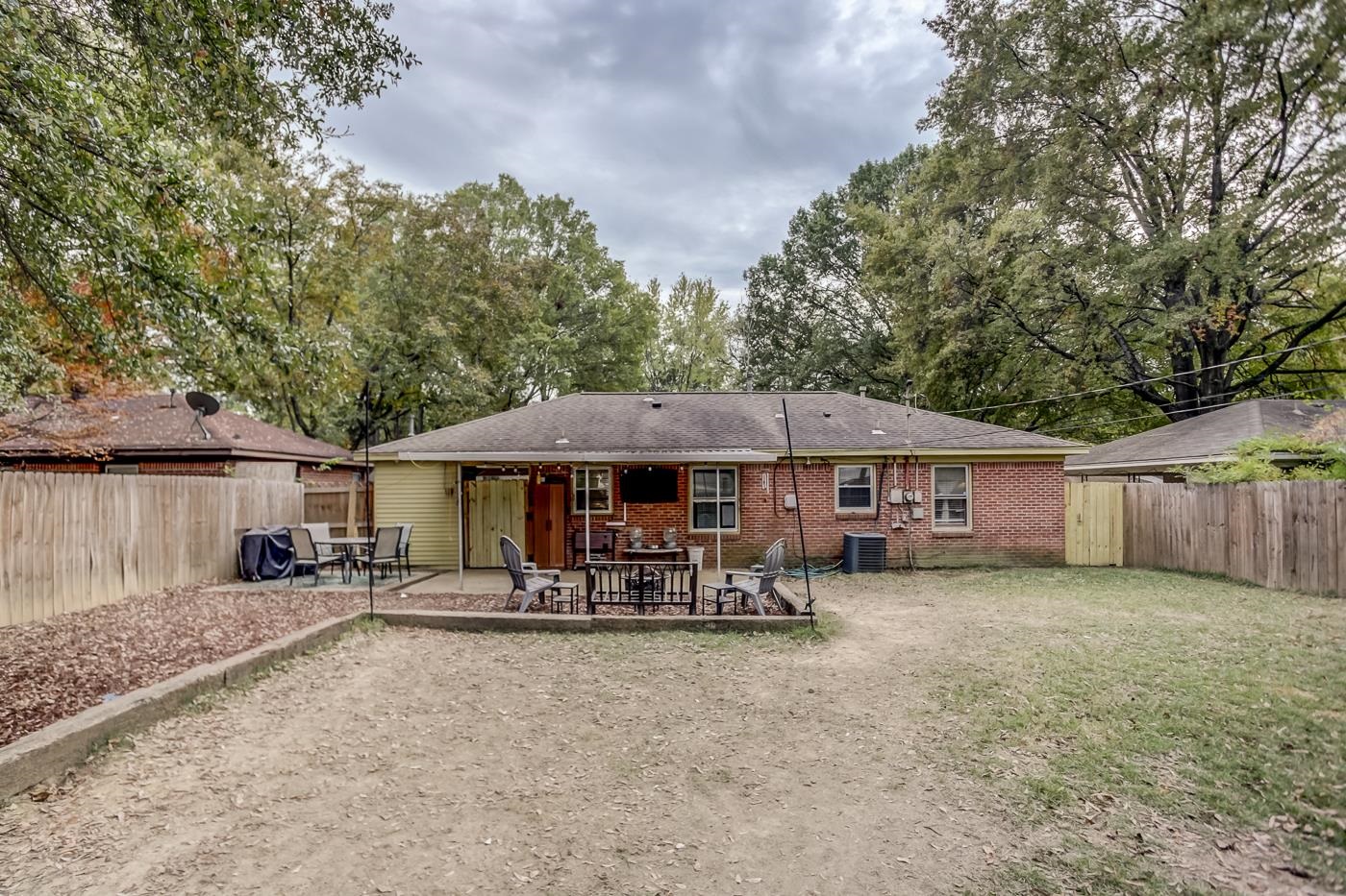 4464 Helene Road Memphis, TN 38117 - Photo 25 of 27 a view of a patio with table and chairs under an umbrella